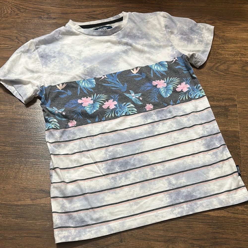 NWOT UNIVIBE Boys Space Dye/Tropical Floral Tee